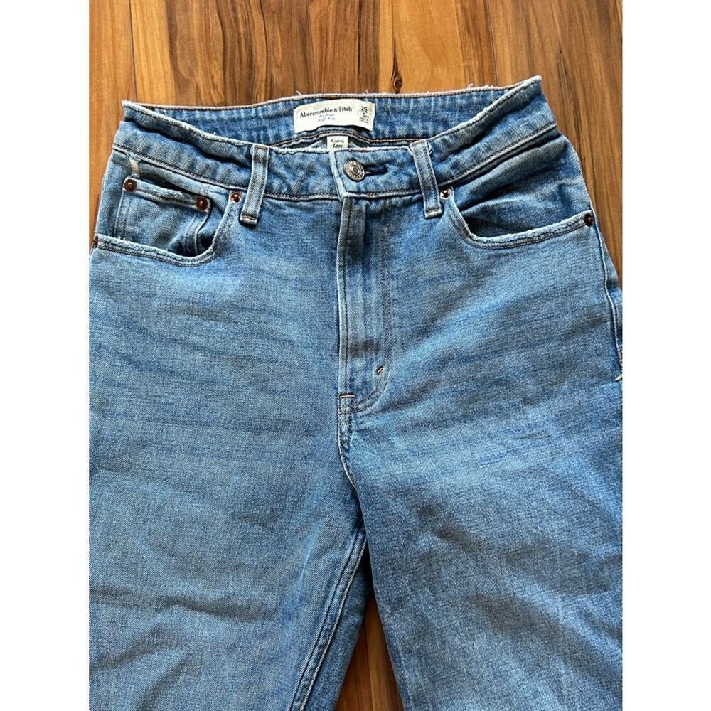 Abercrombie & Fitch Light Blue Cropped Jeans - Picture 3 of 6
